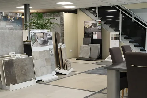 Badkamer showroom Nijland met voorbeeld opstellingen